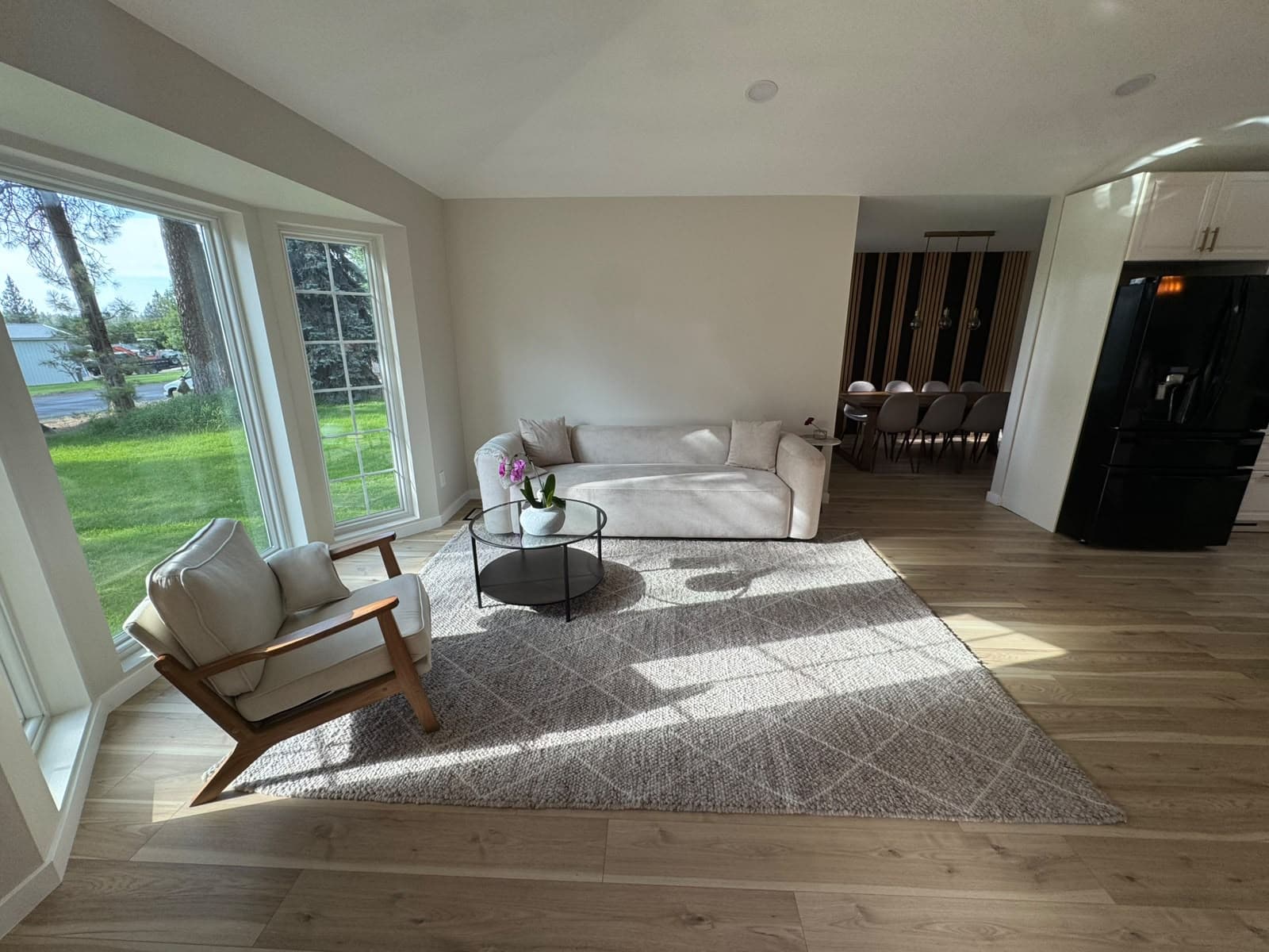 Bright, freshly cleaned living room in a Spokane Valley home